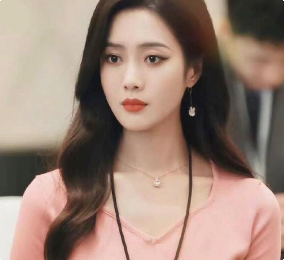 从130斤"胖丫鬟"到"女神",王梓薇证明,什么叫颜值的脱胎换骨