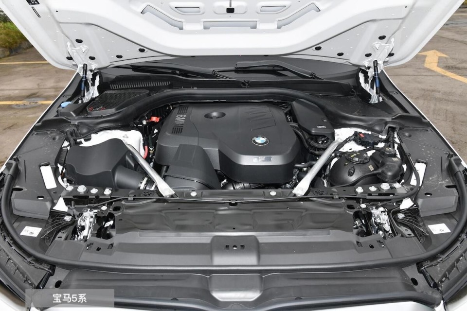 预算44万左右买豪华c级车,新款奔驰e级和宝马5系,该如何选?