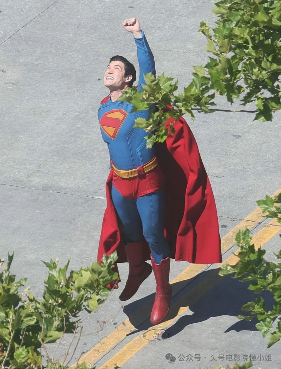 DC新《超人》首发预告，紧急改错！新超人被嘲，老超人漫威再就业-腾讯新闻