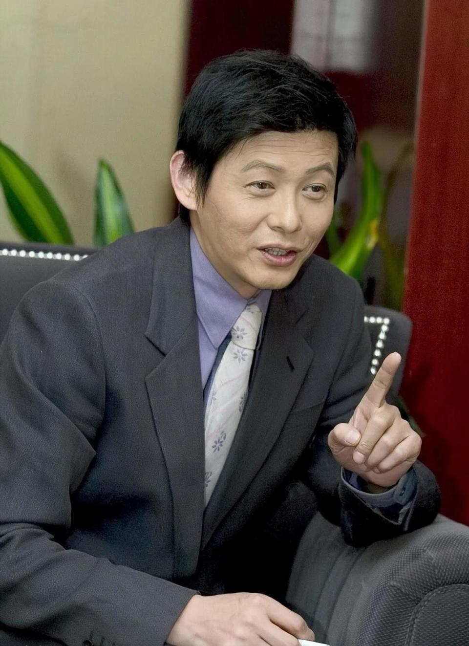 从央视镜头“消失”的8位主持，有人被暗中保护，一个比一个可惜_腾讯新闻