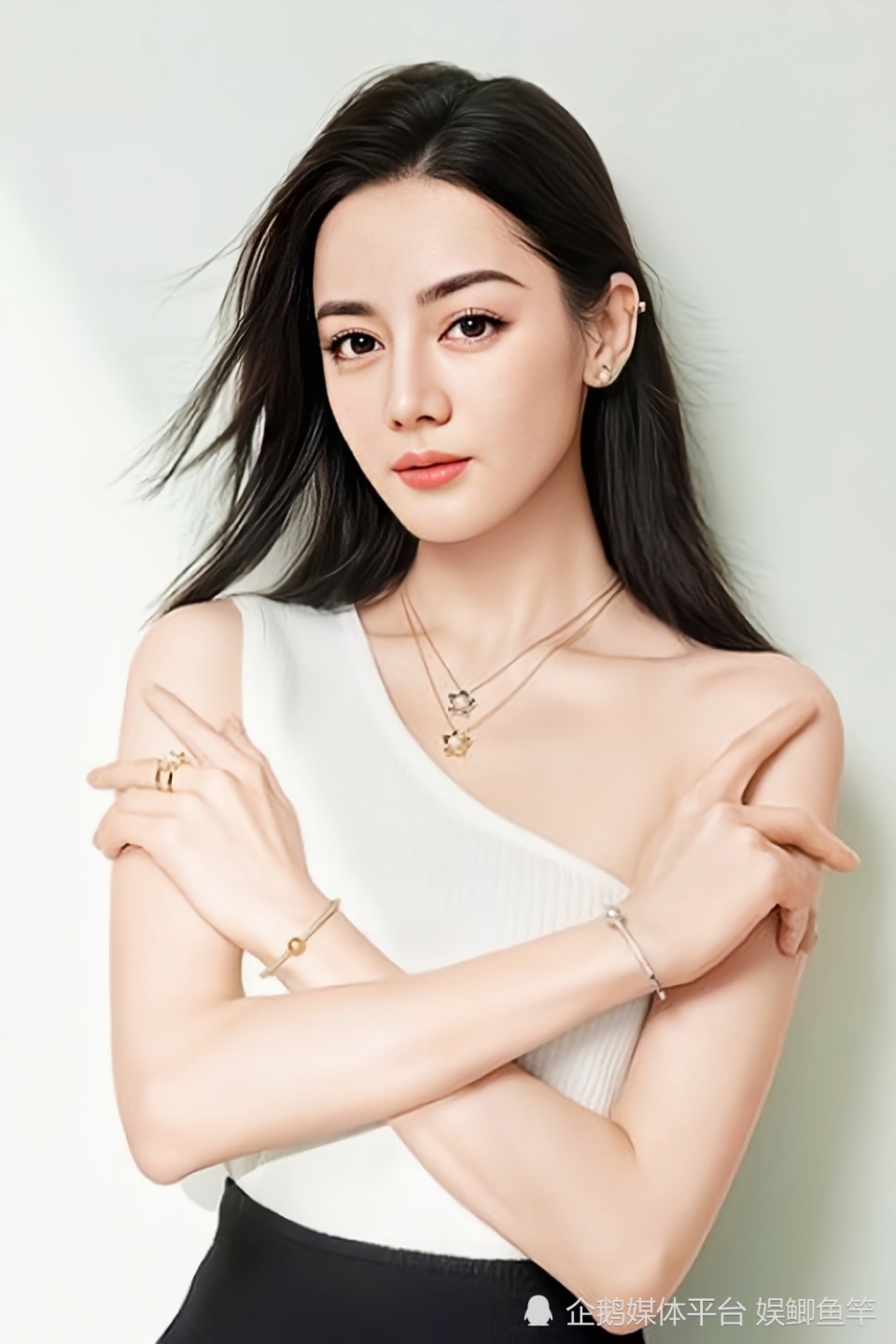 30岁迪丽热巴再次获海外褒奖果然是国际认可的美貌