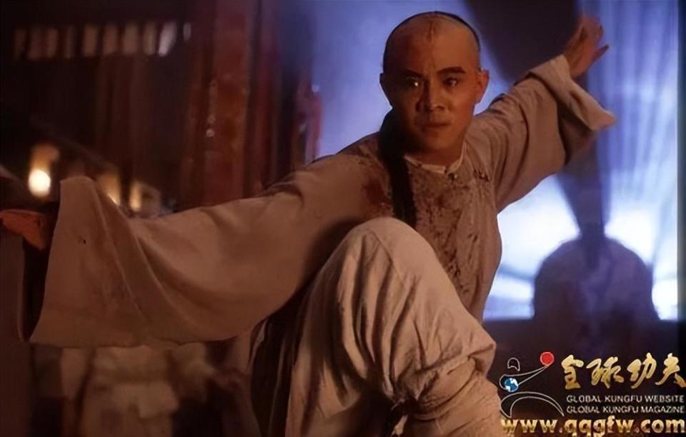 值得一提的是,在换成甄子丹主演黄飞鸿之后,袁和平也能根据他的个人