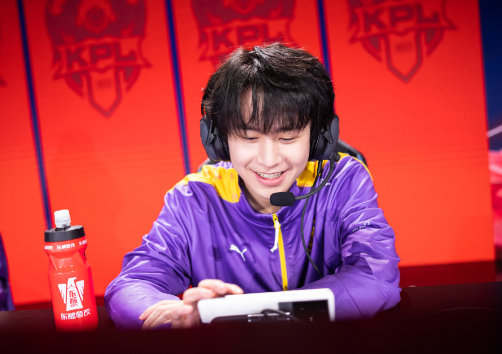 hero无畏首秀热度爆棚,6w5观众成王者板块大哥,礼物直接刷屏_腾讯新闻