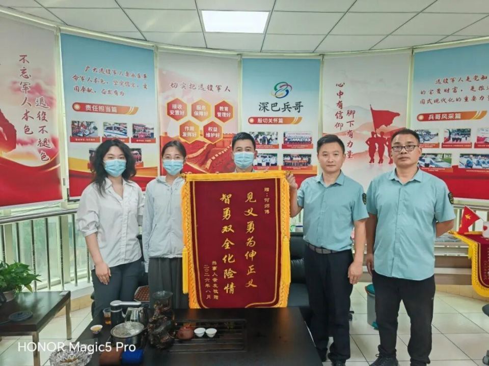 18岁女孩被包办婚姻强制辍学 父母雇人当众挟持她