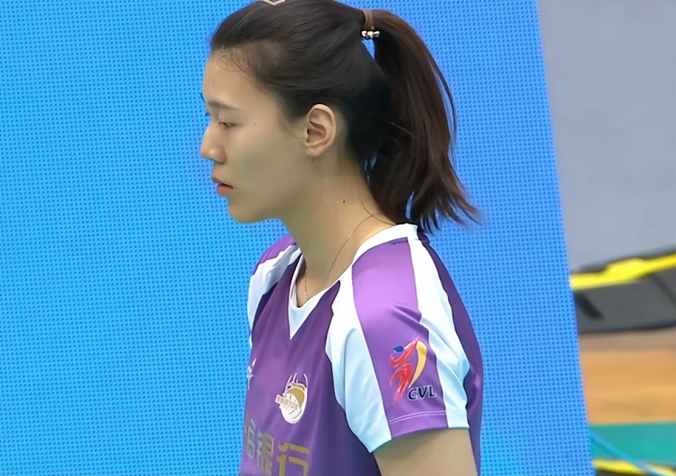 天津女排1-0上海队,开局领先5分很关键,王艺竹发挥出色_腾讯新闻