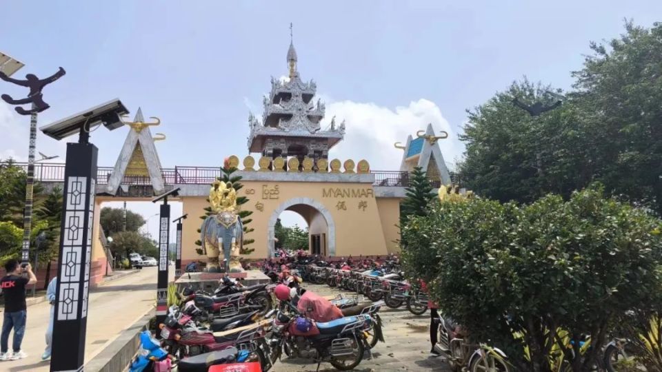 jck战觉城向驻沧军人致敬!