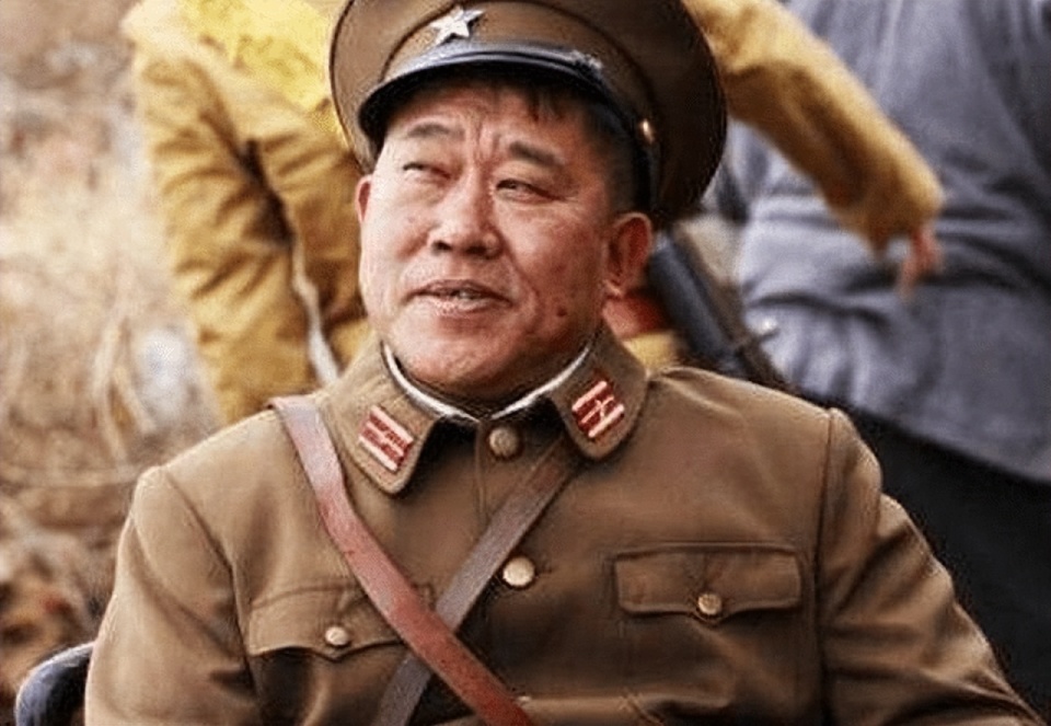 老戏骨杜旭东又翻车,为电诈团伙拍广告背书,网友直言上次的教训还不够