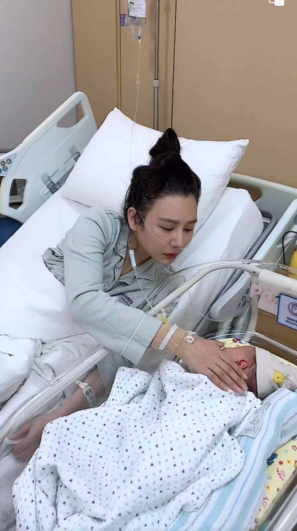 网红国岳夫妇捐款50万,武汉司机拒收打车费,小泽泽父母跪地感谢