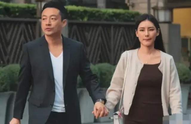 汪小菲直播时疑似承认未婚妻已怀孕,将第三次当爸,大s无法再要钱了