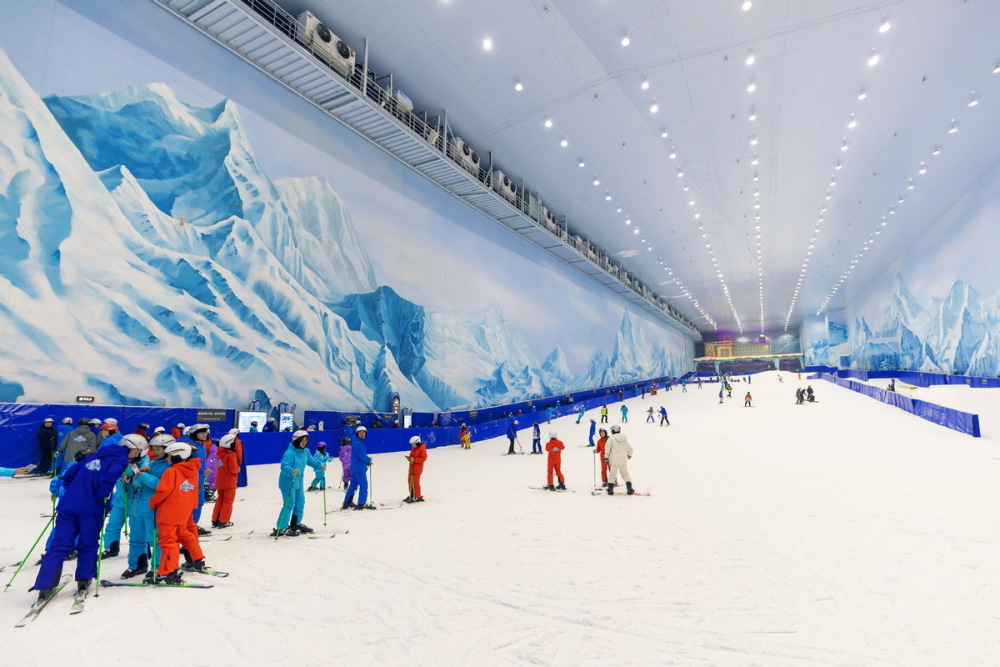 不少武汉市民及游客都将滑雪体验列为假期打卡清单的必选项