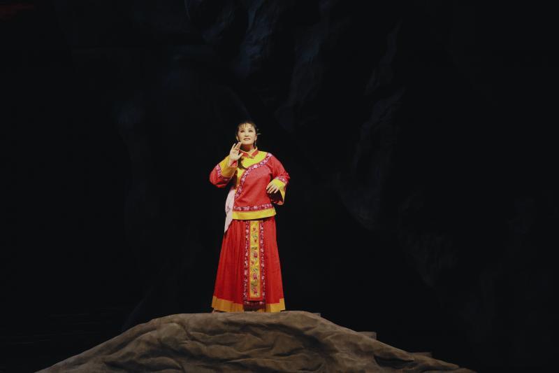 中国音乐学院校庆版歌剧《原野》,"大手拉小手"模式