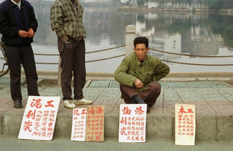 90年代4000万人大下岗!他们现在怎么样了?时代阵痛谁来买单?