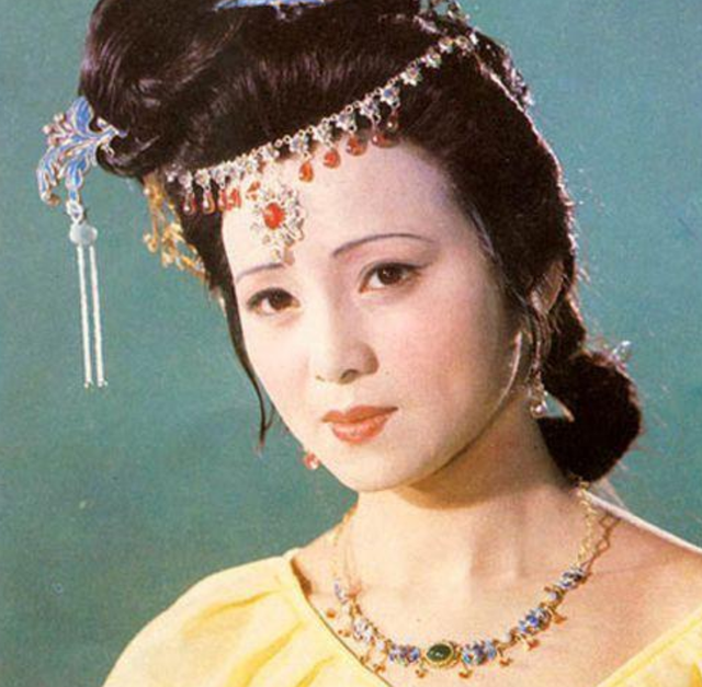 红楼第一美秦可卿,离开国内赴美留学,三十年后生活如何?