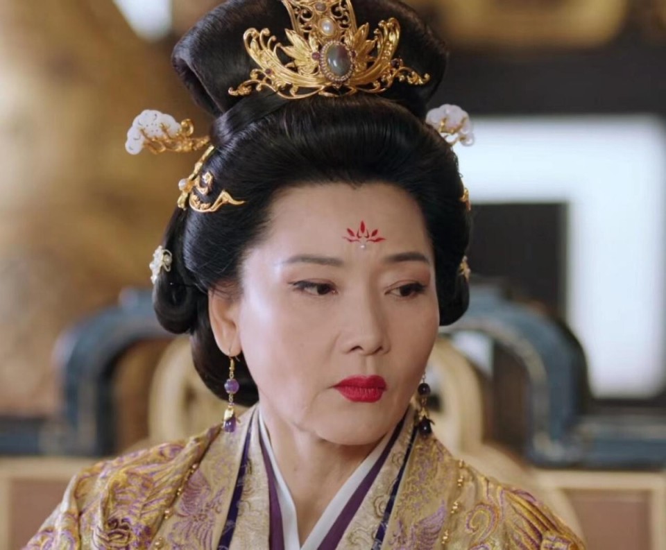 长乐曲：出场就把观众看呆，这才是古装剧“太皇太后”该有的气质_腾讯新闻