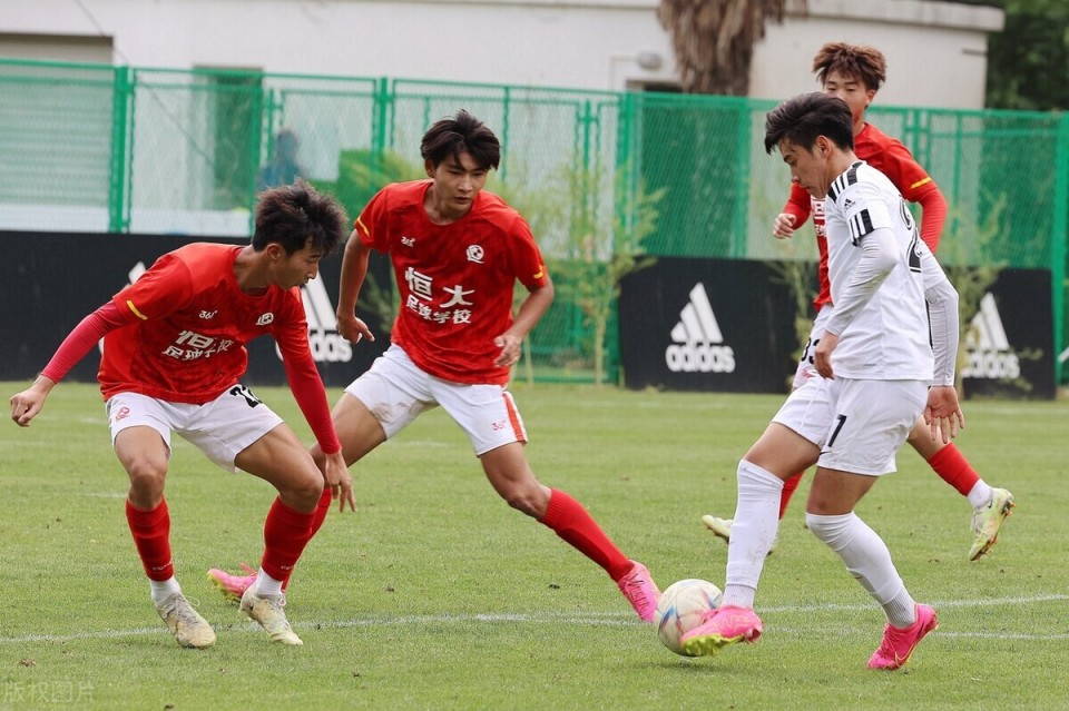 广州队解散对谁最有利?一是足协,二是影豹,三是某中乙球队_腾讯新闻