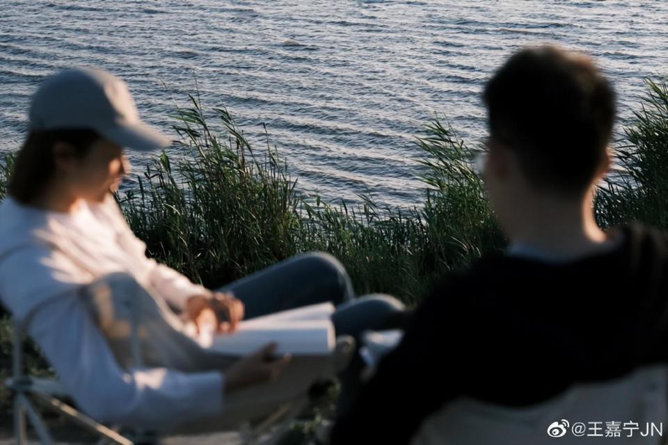 央视主持人王嘉宁官宣结婚，被誉为撒贝宁接班人，老公颜值高_腾讯新闻