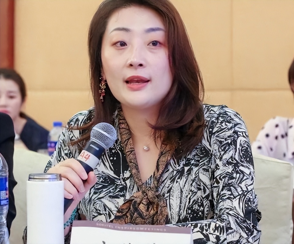 宗馥莉接班之后能否顺利成中国女首富