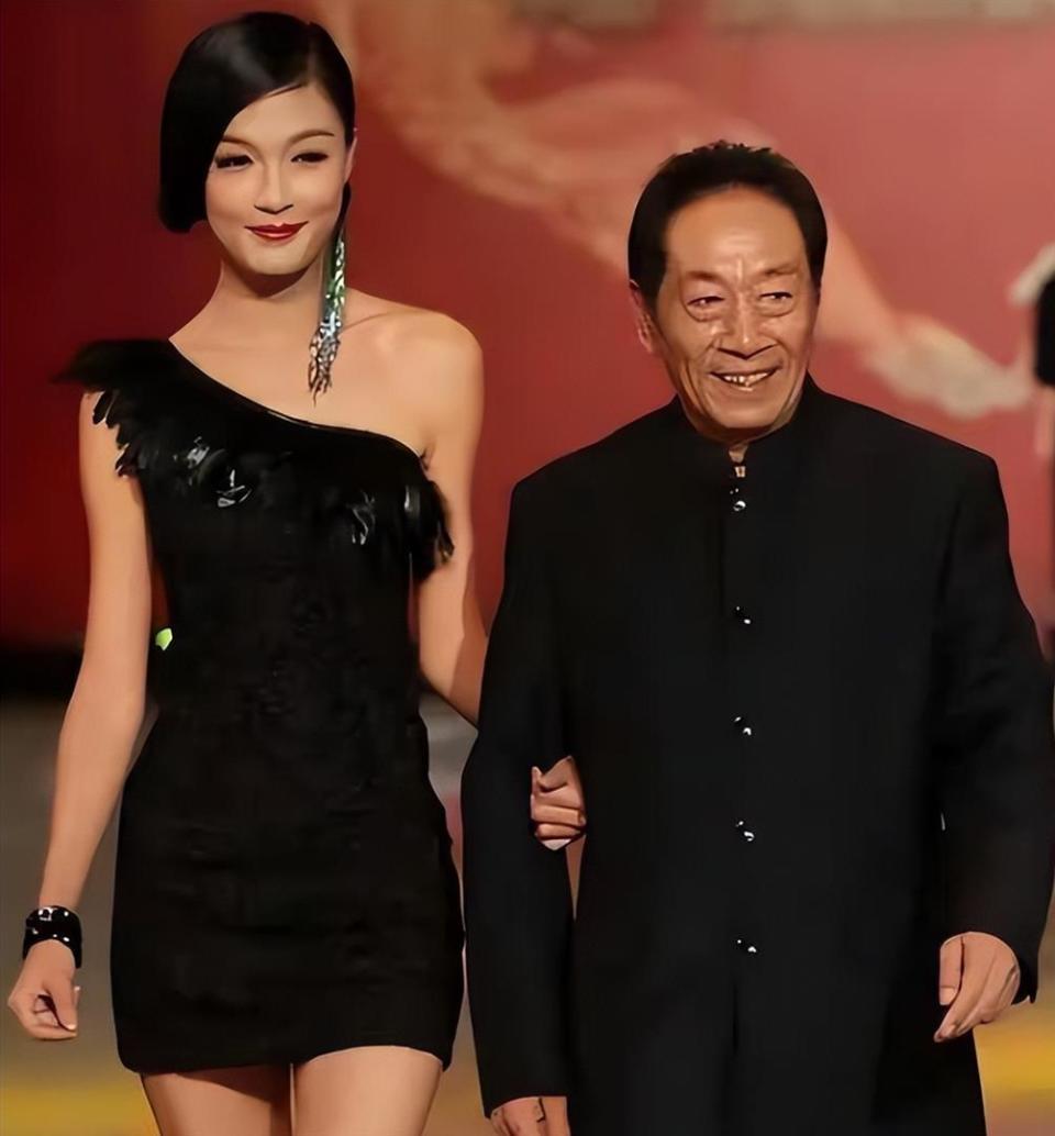 不顾家人反对,执意嫁给68岁的王奎荣,惨遭群嘲的她如今怎样了?