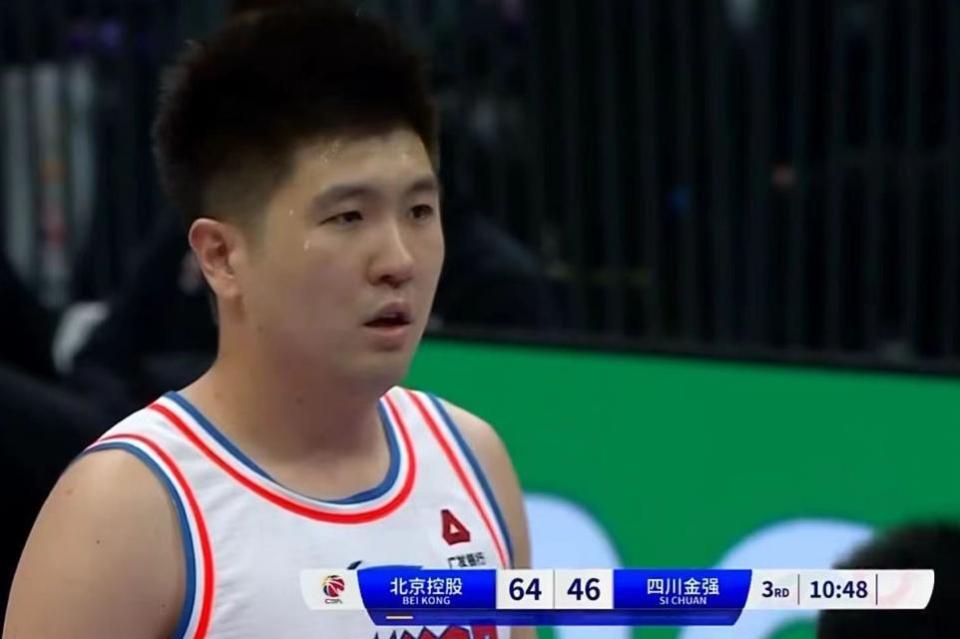 费尔德和刘晓宇中远投连续命中,王少杰两罚得分,孟子凯三分球也有