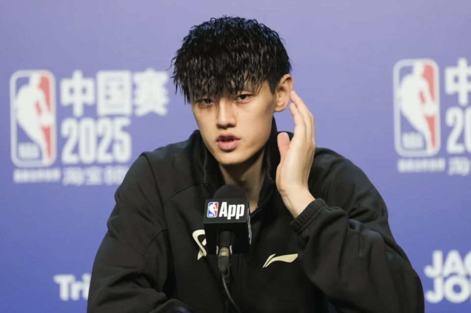 议起复盘｜曾凡博季前赛3战2次坐穿板凳 他留在篮网变得越发渺茫