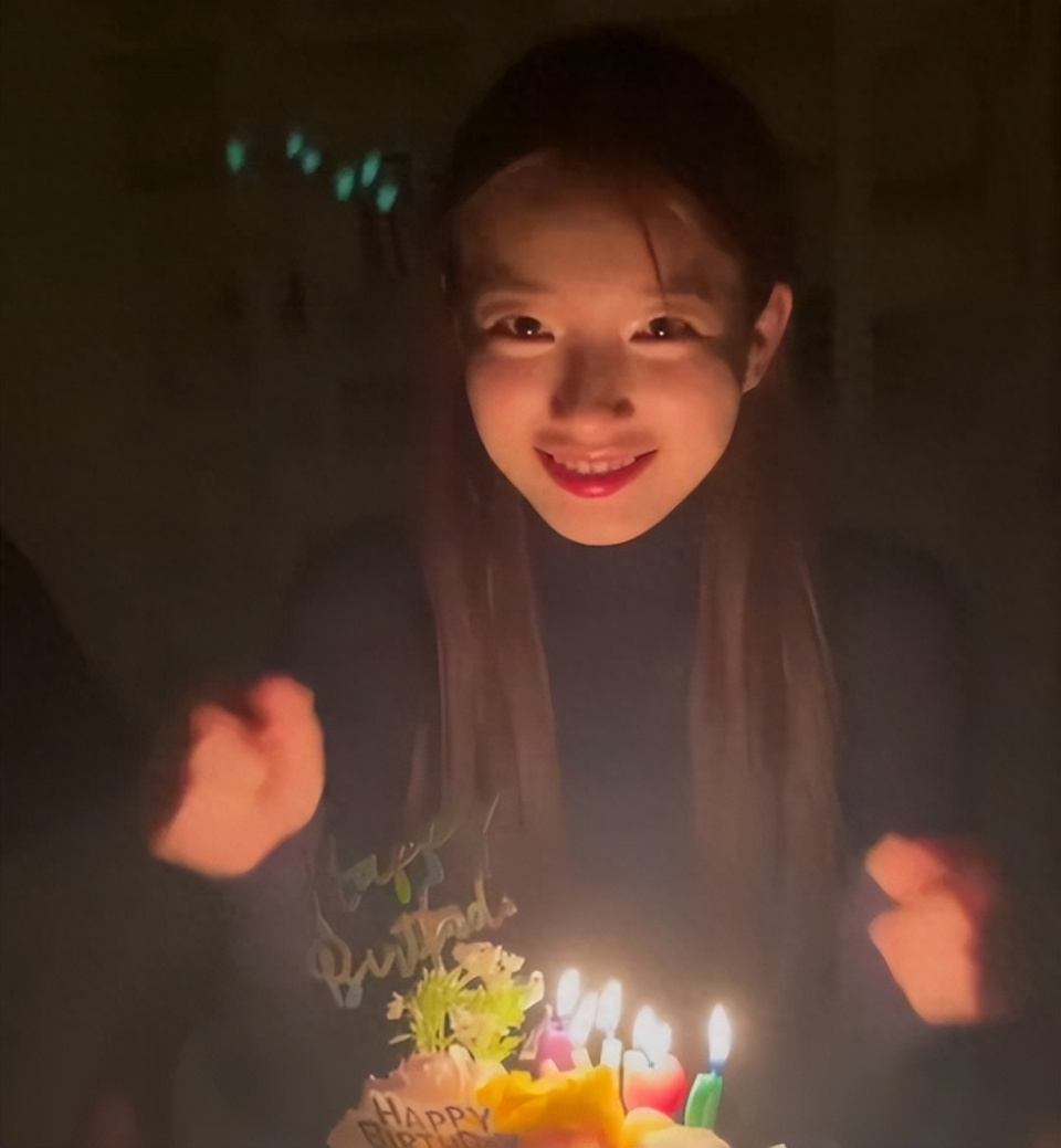 秀智29岁生日,演员好友齐聚为她庆生,她自称最小的孩子很开心_腾讯