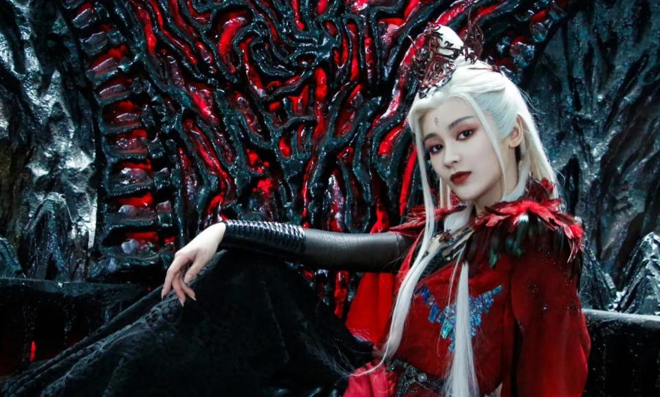 王一菲《长月烬明》圈粉,打戏飒气眼神有戏,与《香蜜》上演联动