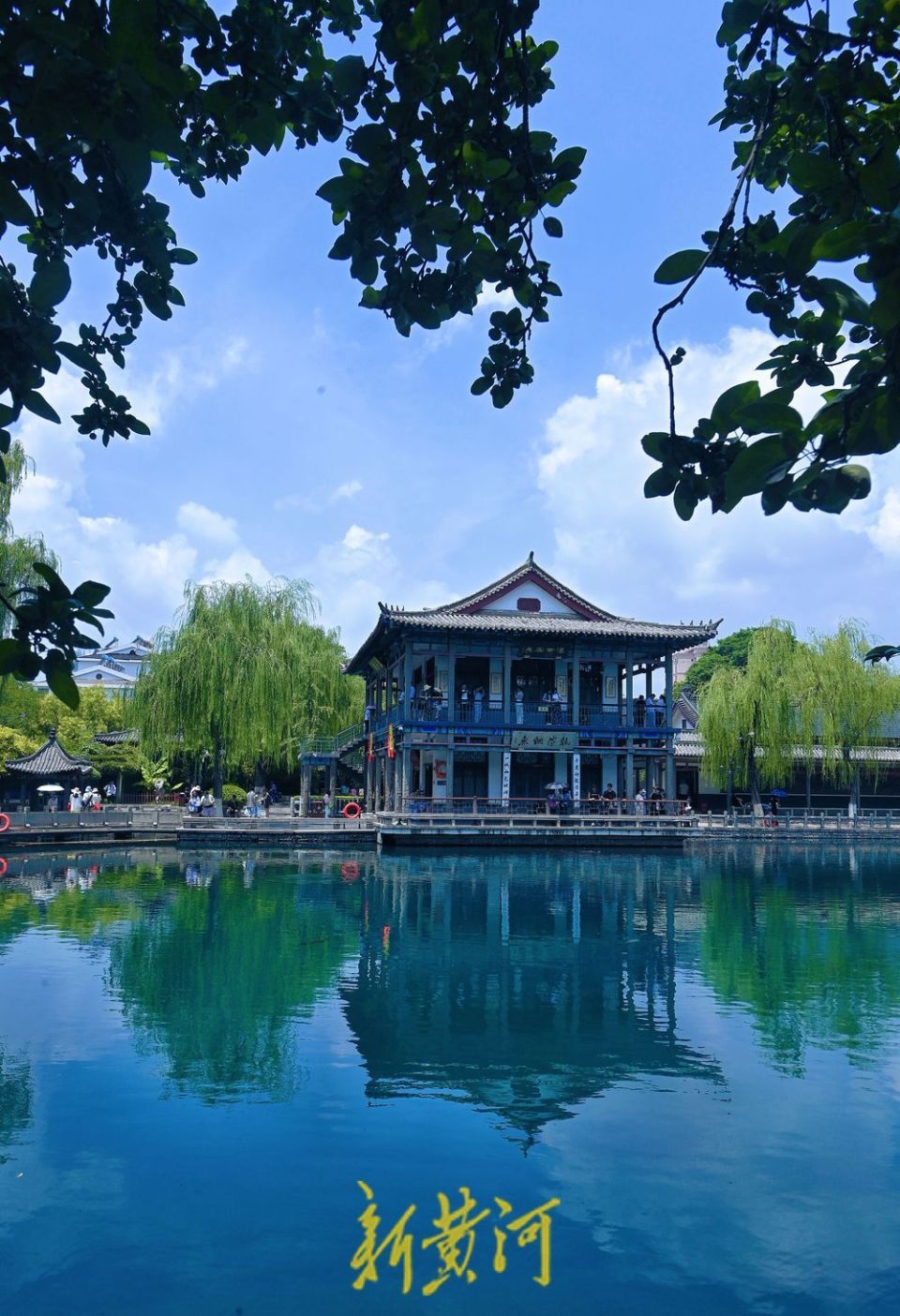济南老城夏日美景 蓝天白云悠悠入画来