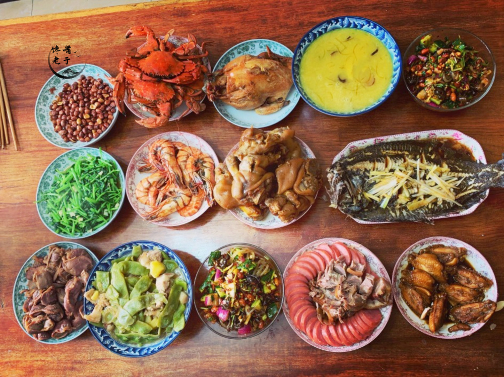 朋友圈晒的8桌中秋家宴,家家温馨有亮点,最后一桌真实又心酸-腾讯新闻