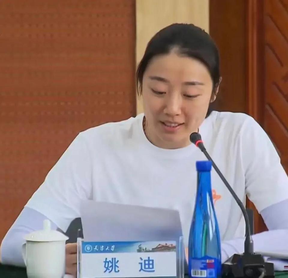 值得一提的是,天津体育局副局长李珊,天津女排二传姚迪也出席了签约