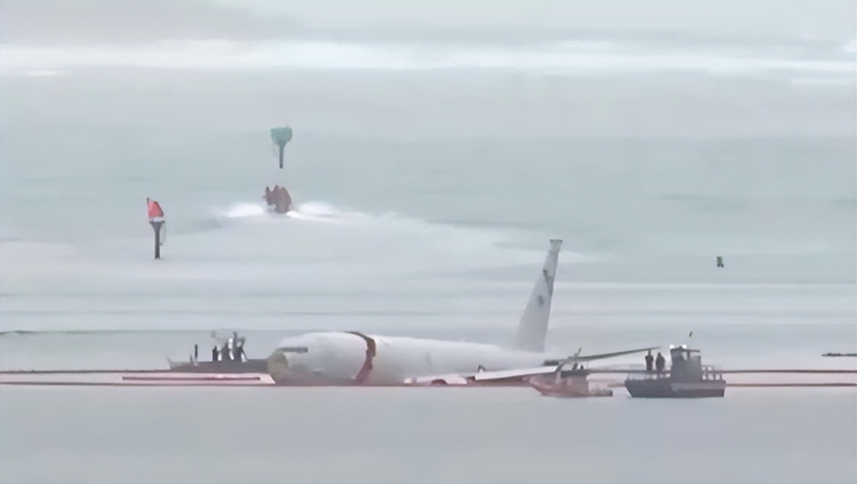 是美国海军研制用于替换老式p-3c反潜巡逻机的一种大型多用途海上飞机