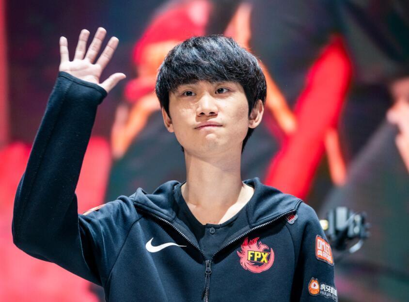 doinb曝光t1夺冠后的举动每天保持15小时训练lpl全在旅游