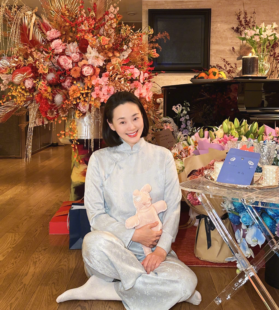 53岁林依轮给妻子西华过生日:我还没老,你也还是那么柔软_腾讯新闻