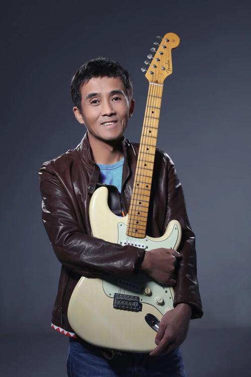 唱歌跑调,吐词不清,张楚被夸大了,"魔岩三杰"只有窦唯是真厉害_腾讯