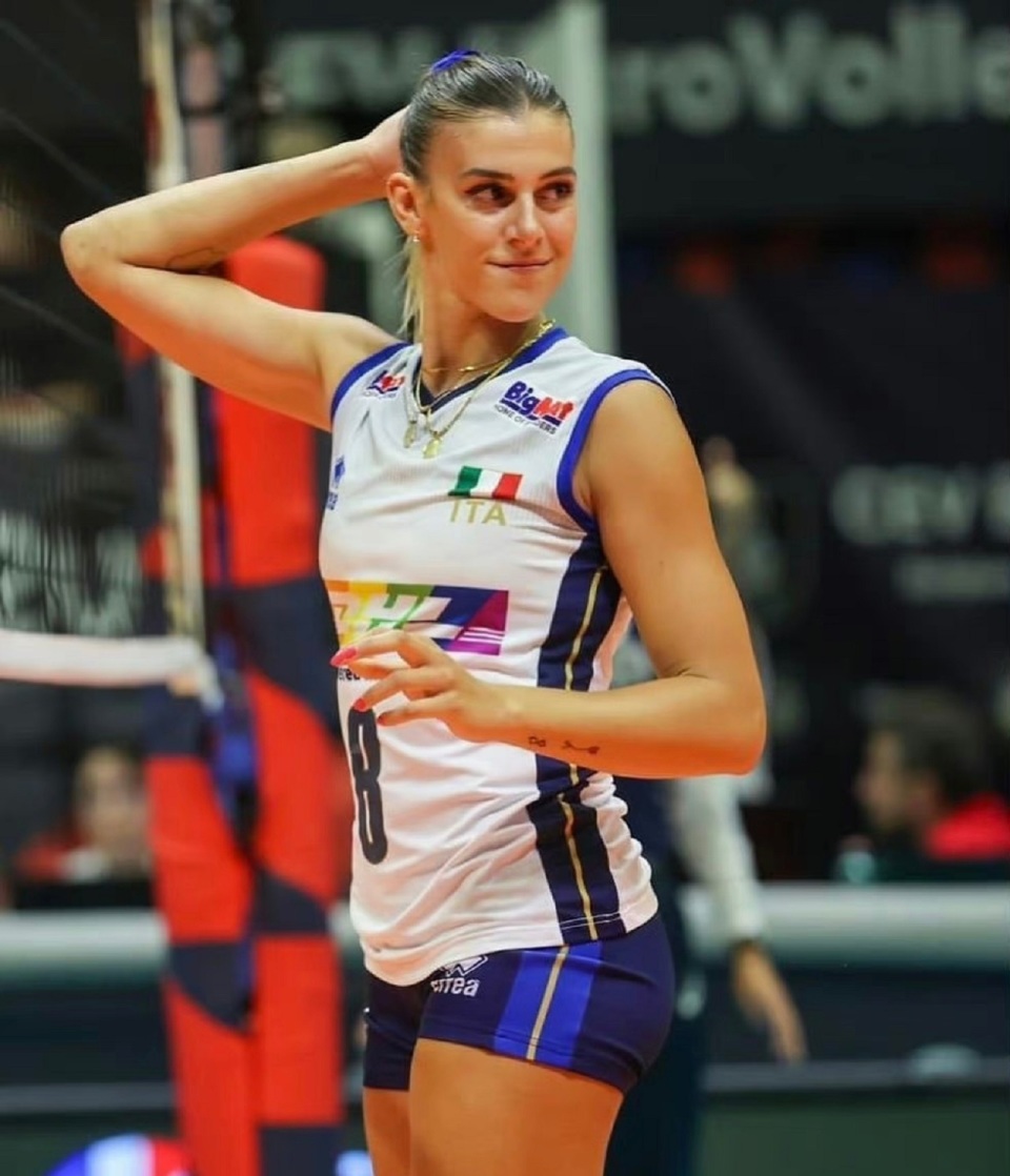 意大利女排主二传奥罗联赛崴脚,万幸未伤到骨头