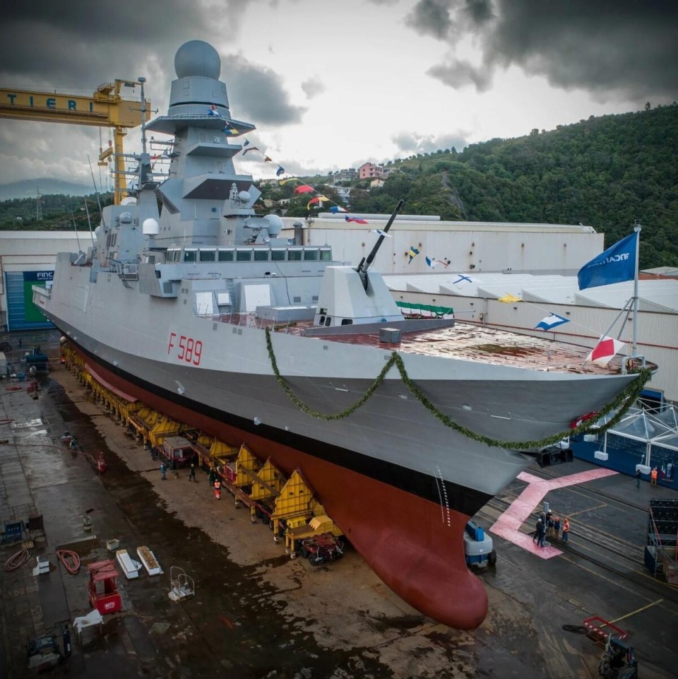 (mfra)3d有源电子扫描阵列(aesa)雷达,采用旋转式设计,安装在桅杆顶部