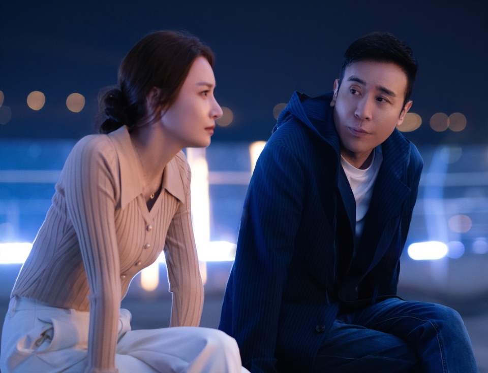 52岁于和伟和小22岁隆妮演情人,吻戏引热议:演父女都不为过_腾讯新闻