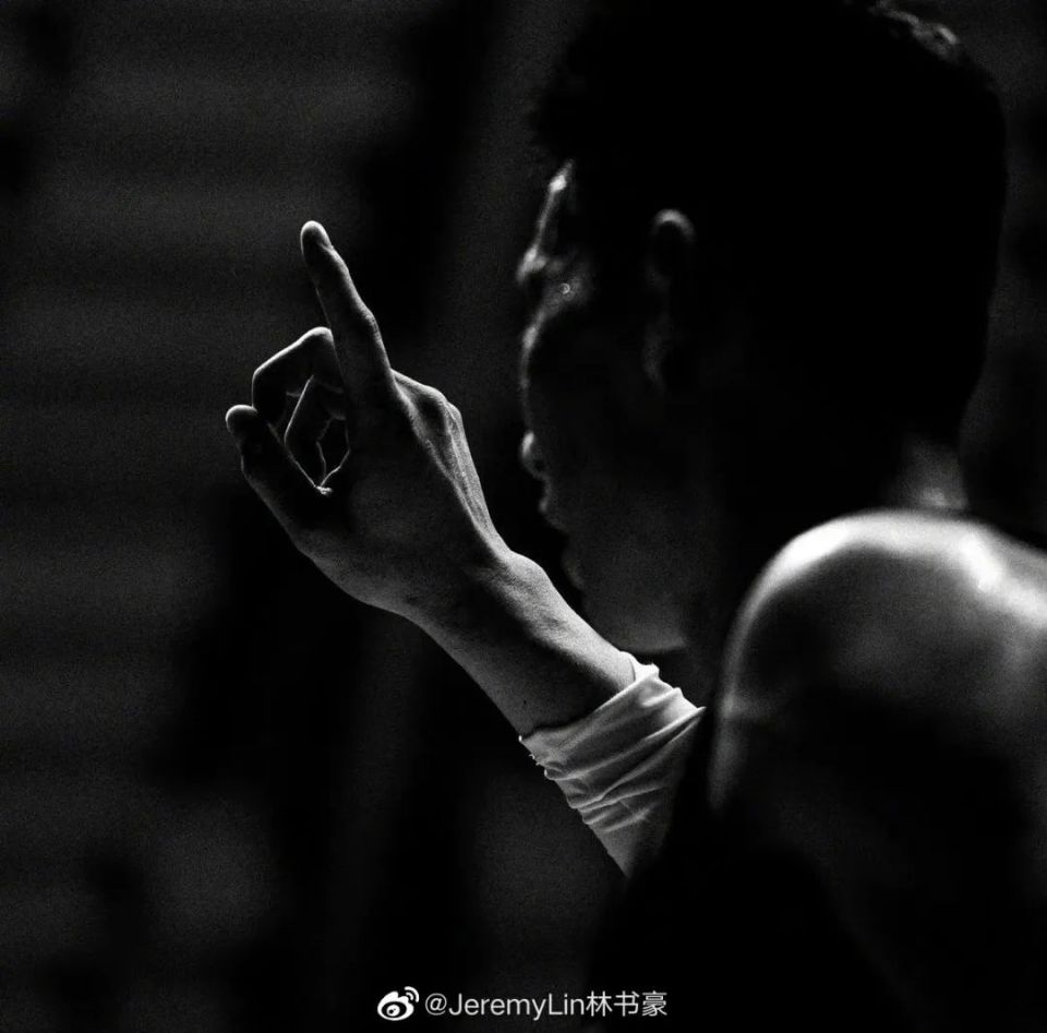 林书豪受伤不打了!自宣暂时离开球队!才刚刚单场轰下43分