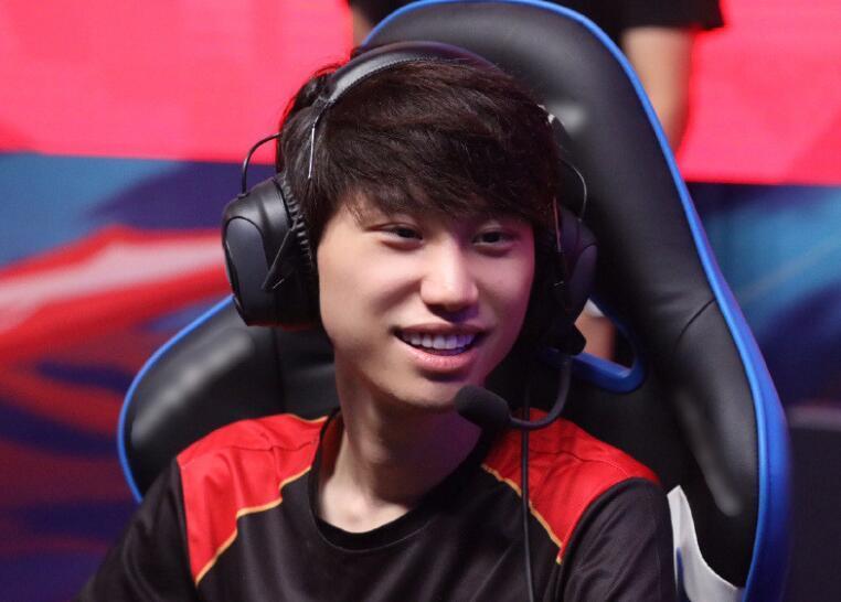 doinb消失一个多月后终于有新动态了突然出现让粉丝惊喜