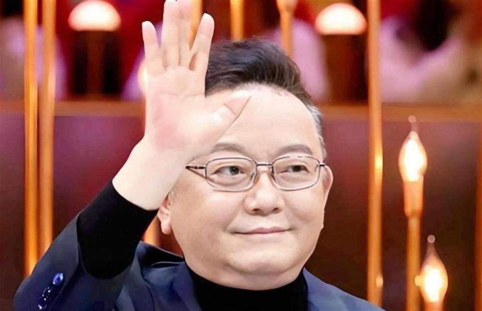 卖掉上亿豪宅、移民美国？77岁演员王刚身上的谣言，不要太离谱_腾讯新闻