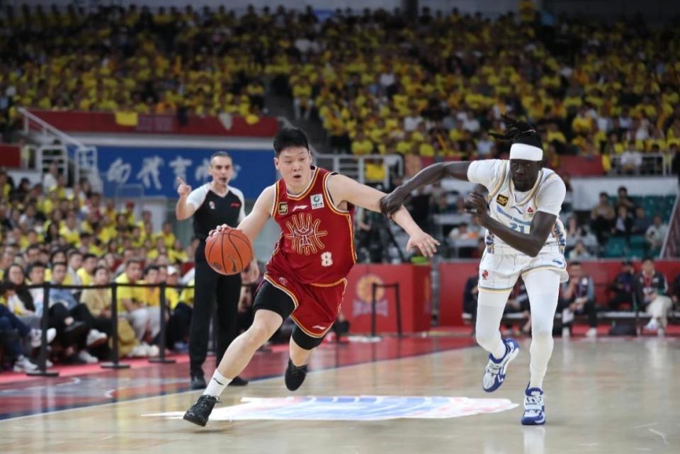 张宁与山西完成续约！林葳被独行侠下属球队选中，广东签下2米11蓝领内线