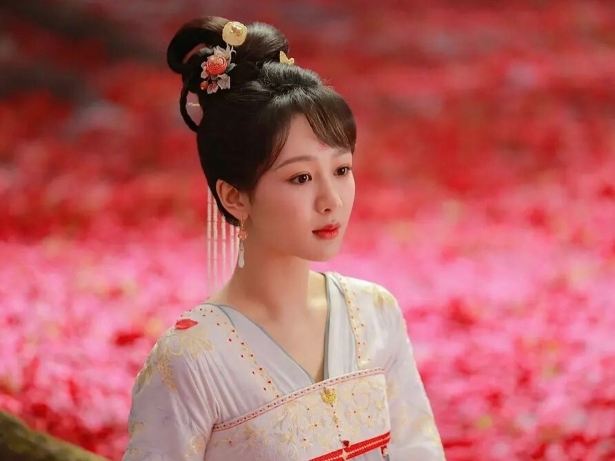今晚开播！张晚意新剧来袭，这是《长相思》后唯一让我想追的古装剧_腾讯新闻