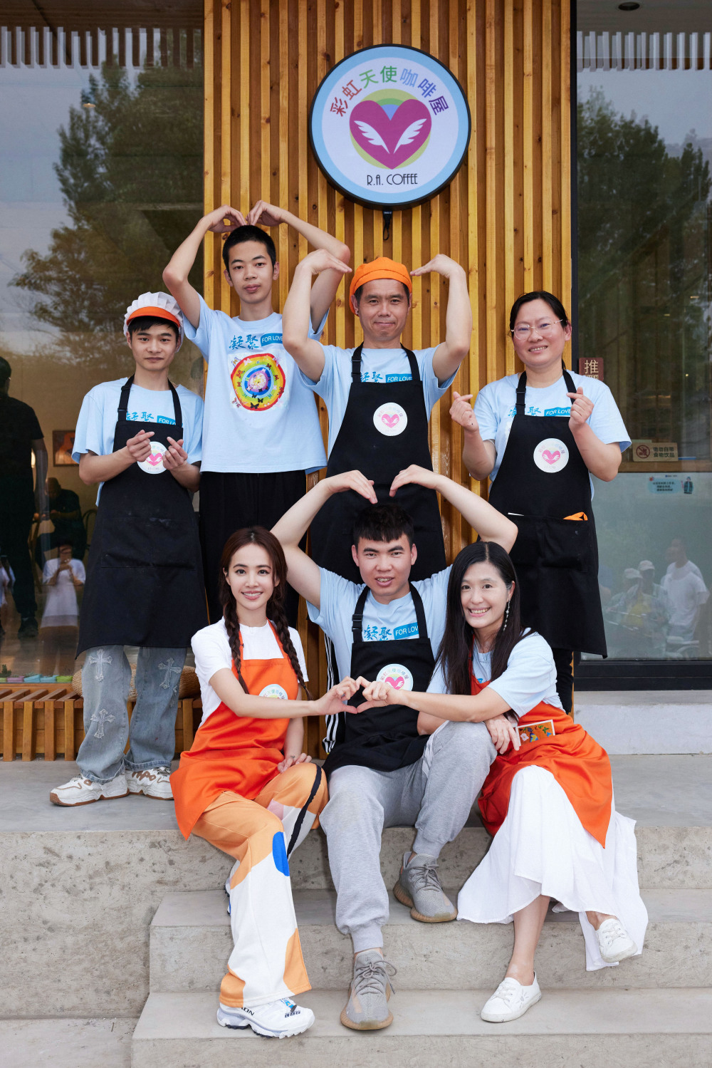 蔡依林赴约彩虹天使咖啡屋 凝聚两岸之爱传递梦想