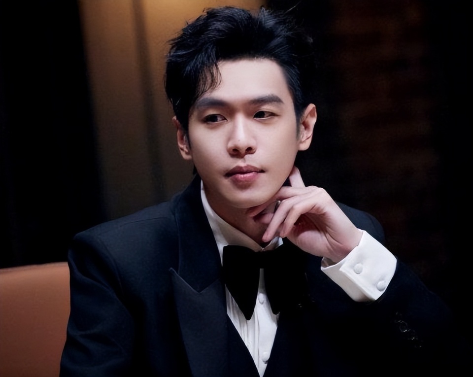 张若昀事业又开花,爱情甜蜜家庭幸福,谁不羡慕这样的人生呢?