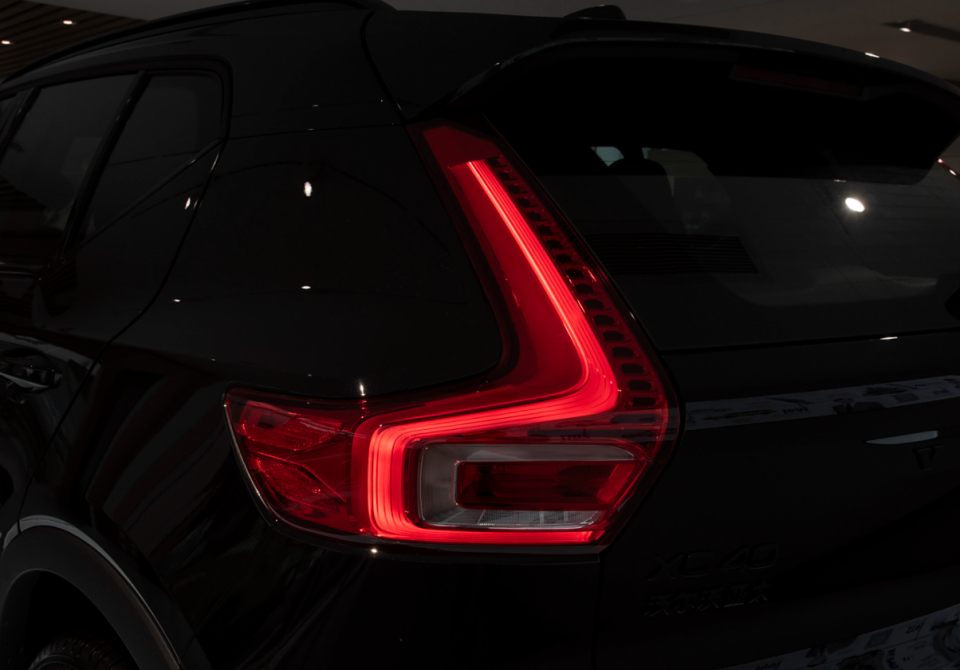 沃尔沃xc40"极夜黑",32.08万太过自信,b4动力配四驱