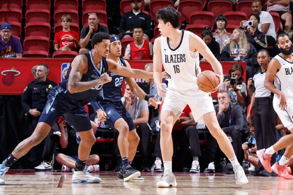 经历首个NBA背靠背赛程，杨瀚森夏季联赛连续两场得分上双