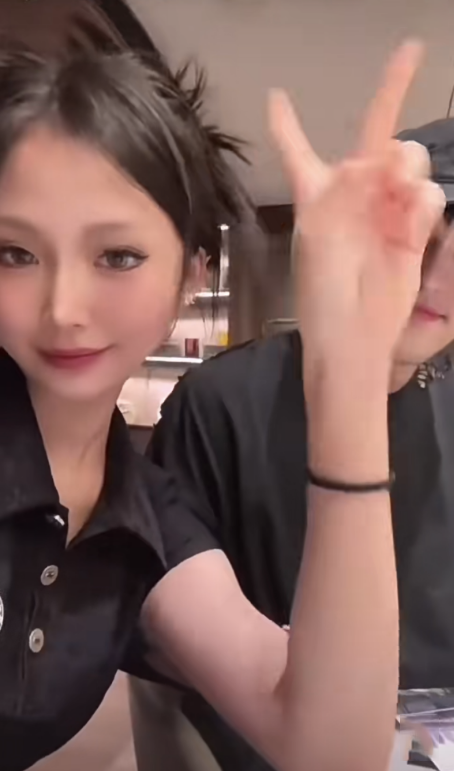 邓伦疑有新恋情,与美女约会举止亲密,女生频频撒娇像热恋情侣