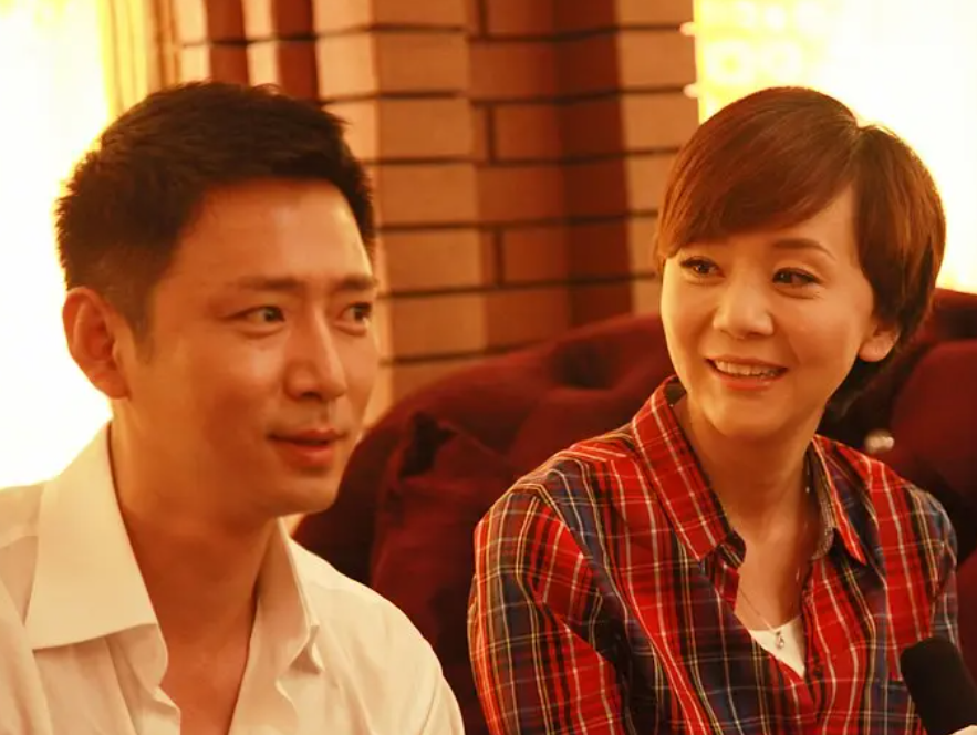 高鑫与妻子王一楠久违同框,结婚15年仍恩爱如初,女儿已亭亭玉立_腾讯