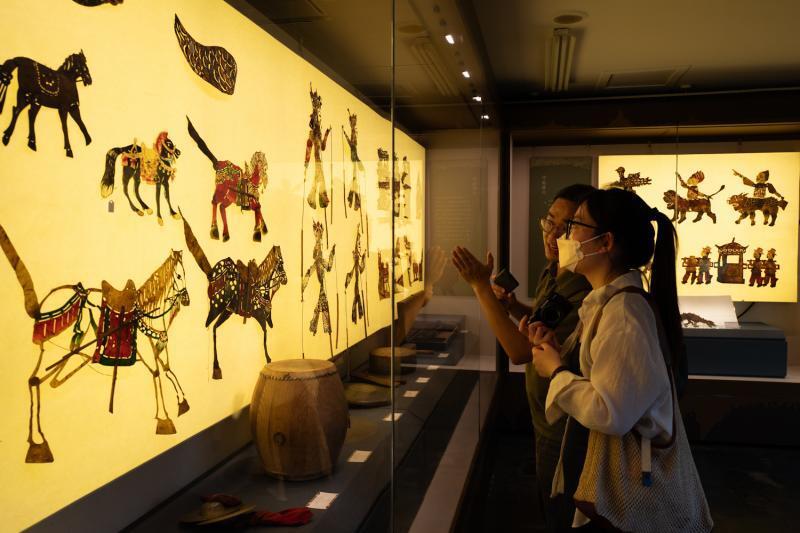 恭王府馆藏皮影展启幕 200余件精品涵盖多地风格