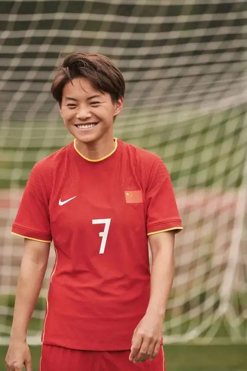 女中豪杰 | 王霜:失败2023与重开2024,请允许她自由自在的踢球_腾讯