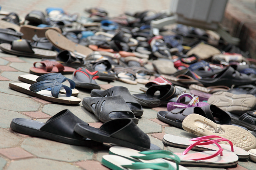 破鞋不要扔在家里面,有些人什么东西都不想扔,鞋子也是一样,即使是不